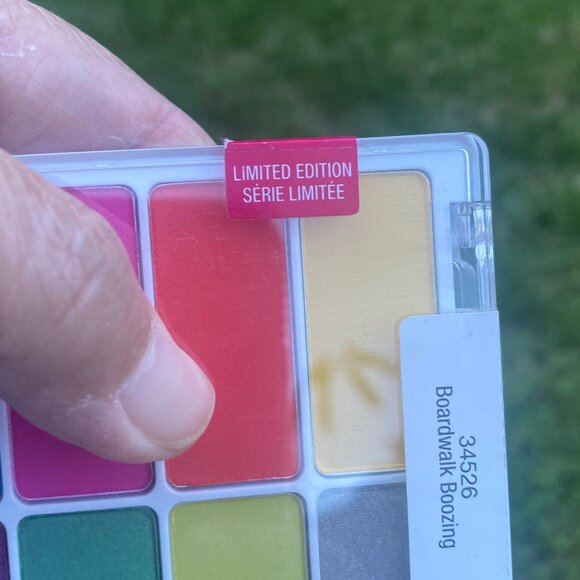 Two Wet n Wild Limited Edition Eyeshadow Pallets - Picture 4 of 9
